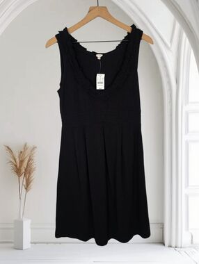 J. Crew Black Ruffle V-Neck Sleeveless Knit Dress Size 6 NWT